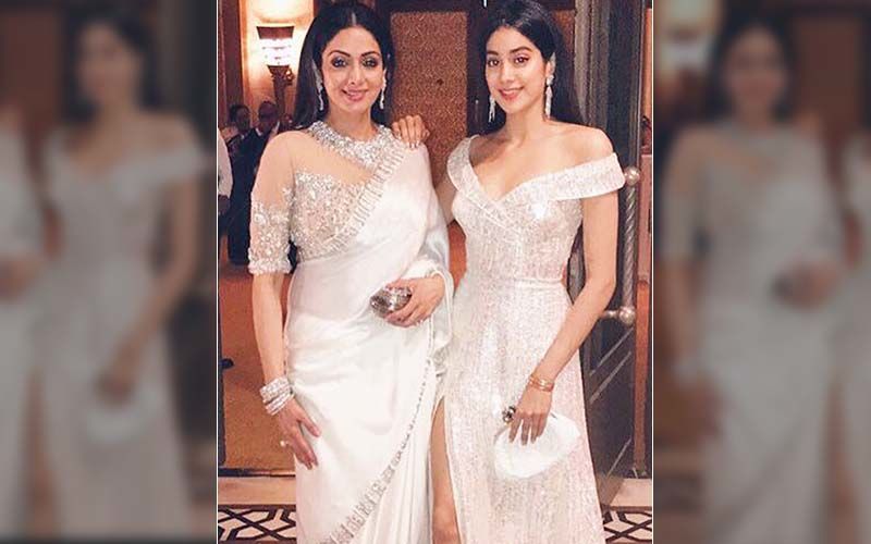 Janhvi Kapoor Misses Mom Sridevi In Her Latest Outing; Actress Spotted Looking At Her Phone's Wallpaper; Fans Say ‘She Has Pain In Her Eyes
