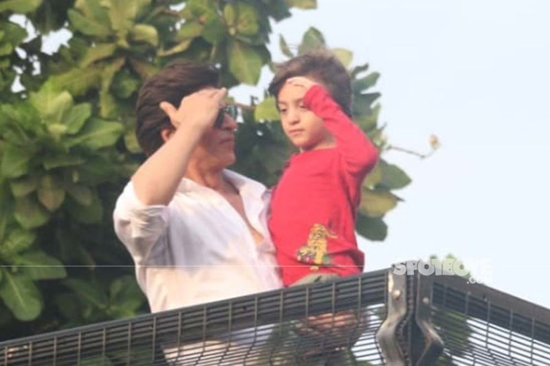 SRK And AbRam's Eid 2019 Treat To The Fans From Balcony