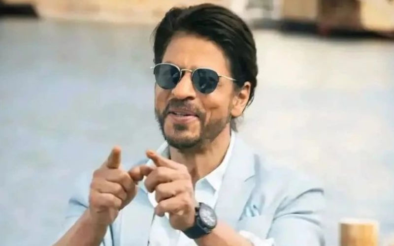 Shah Rukh Khan Witty Comeback When Asked ‘Chopper Udaana Kab Seekha Aapne?’ Wins Over The Internet!- Check It Out