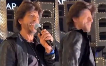 VIRAL! Shah Rukh Khan Grooves To 'Jhoome Jo' Pathaan From His Recently Released Movie During An Event- WATCH 