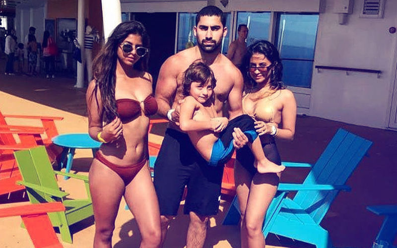 This Pic Is Proof That Suhana & AbRam Khan Are Complete Beach Bums