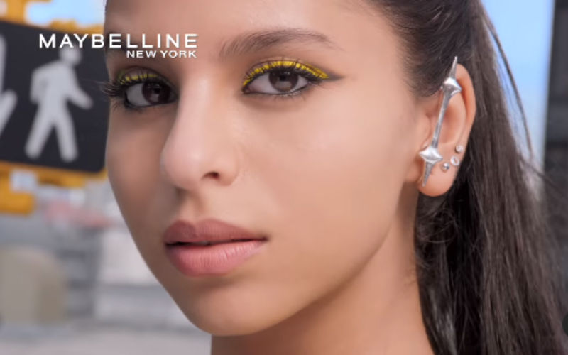 Suhana Khan Looks Confident In Her First Ad For Maybelline; Mom Gauri Khan, Shweta Bachchan, Shanaya Kapoor And Others Cheer For Her-See VIDEO