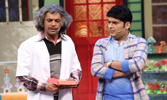 comedian duo sunil grover and kapil sharma in the kapil sharma show