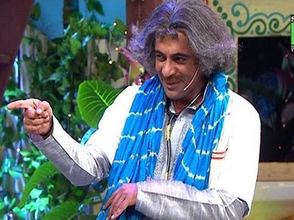 sunil grover as dr mashoor gulati