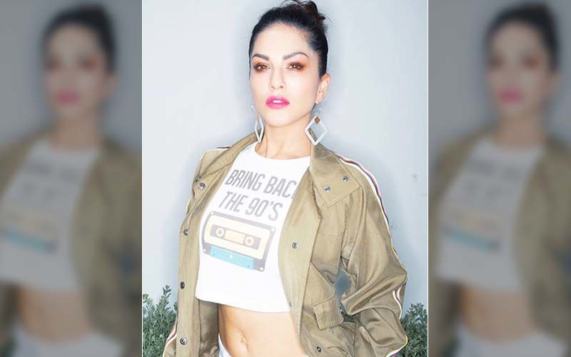 Coronavirus Lockdown: Sunny Leone Sends Out Kisses In This Video While ...