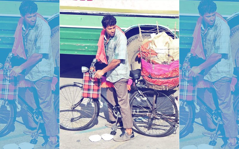 On-The-Sets Of Super 30: Hrithik Roshan Takes The Streets Of Jaipur On A Bicycle