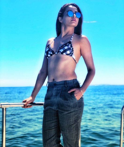 surveen chawla is all smiles
