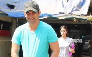 After Sushant Singh Rajput’s Father Filed FIR Against Rhea Chakraborty Fans Trend #SushantRheaTwist; Ask, ‘If They Are Trying To Save This Bollywood Gang?’