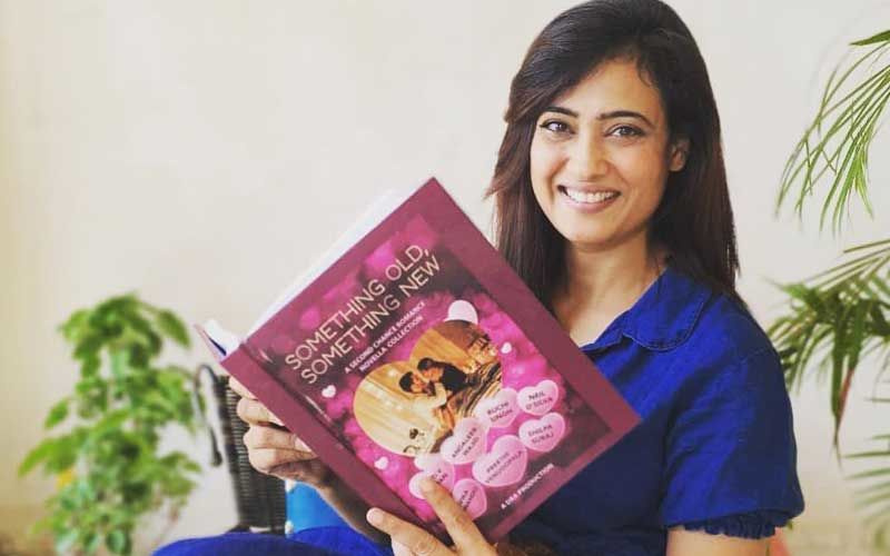 Shweta Tiwari Shares Current MOOD Giving A Glimpse At Her Reading List - It's Sexy, Violent And Steeped In Magic
