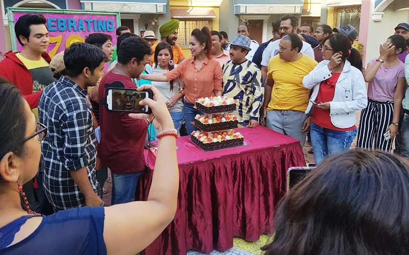 Taarak Mehta Ka Ooltah Chashmah Completes 2700 Episodes; Team Celebrates With Cake-Cutting Ceremony
