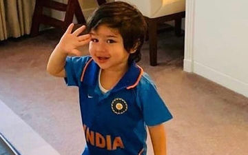 India Vs Pakistan World Cup 2019: इंडियन जर्सी पहने तैमूर अली खान ने दी टीम इंडिया को सलामी, देखिए तस्वीर