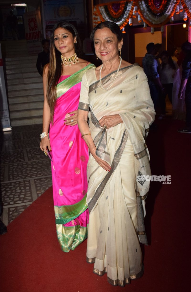 tanuja mukerji at vatsal seth and ishita dutta wedding ceremony at iskon temple