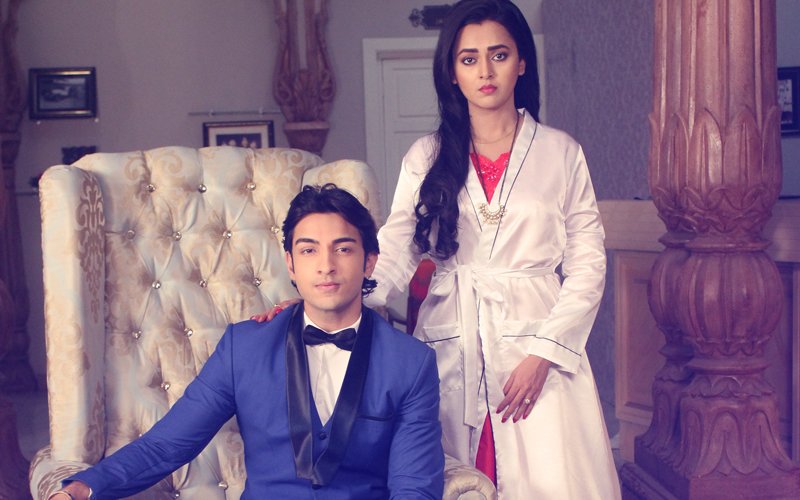 Tejasswi Prakash Dons Bathrobe Over Victorian Gown! Read on to know about the cute goof-up…