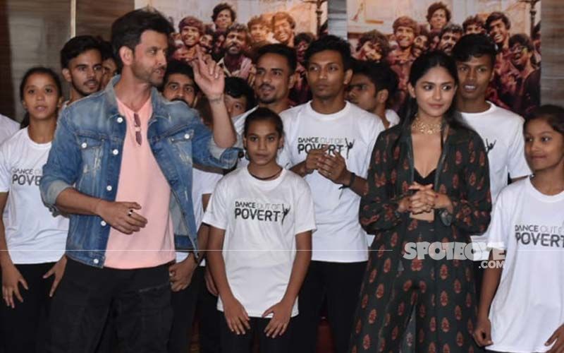Hrithk Roshan And Mrunal Thakur Shake A Leg With NGO Kids As They Promote Super 30