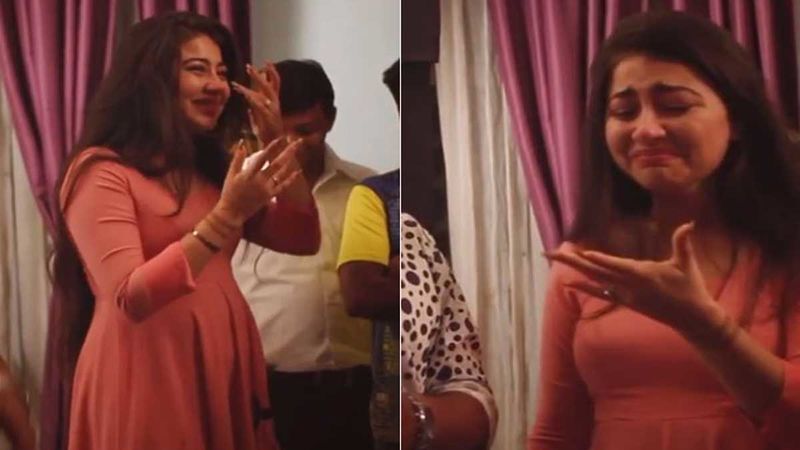 Yeh Hai Mohabbatein Actress Aditi Bhatia AKA Ruhi Cries Inconsolably On Her Last Day On Sets -Watch Video