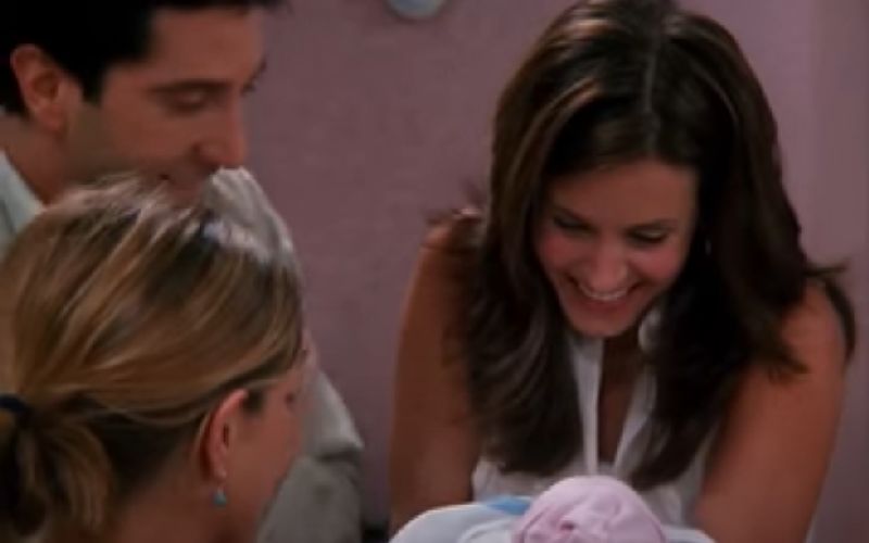 FRIENDS: Did You Know Monica Courteney Cox Suffered A Miscarriage When Rachel Jennifer Aniston Gave Birth In The Sitcom?