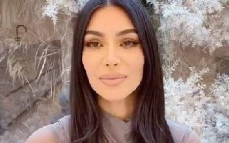 Kim Kardashian's Epic Photoshop Fail Caught; Netizens Have A Field Day As They Find An Extra Finger Popping Out Of Her Hair