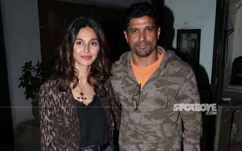 Shibani Dandekar Steps Out For An Intimate Dinner Date With Rumoured Hubby-To-Be Farhan Akhtar