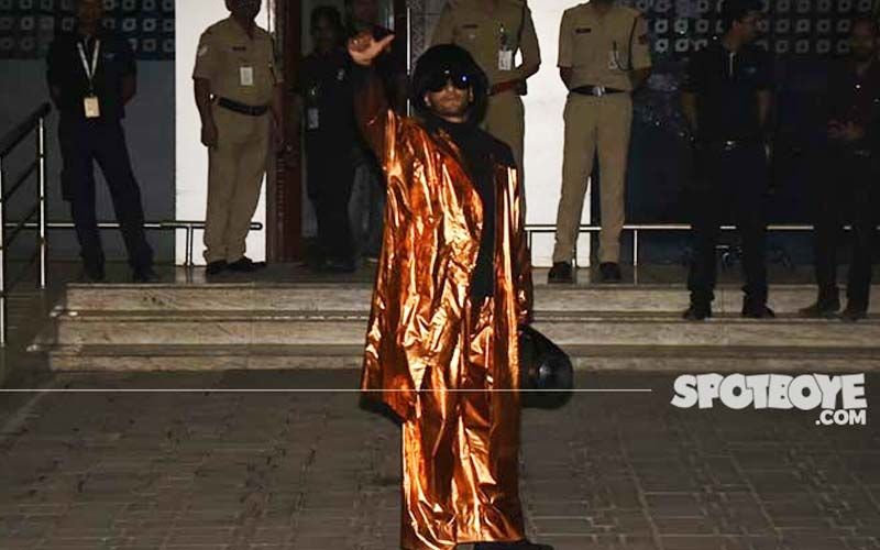 Trolls Call Ranveer Singh ‘Lady Gaga’, Say ‘Dairy Milk Wrapper Ko Bhi Nahi Chhoda’ Referring To His Shiny Rose-Gold Suit