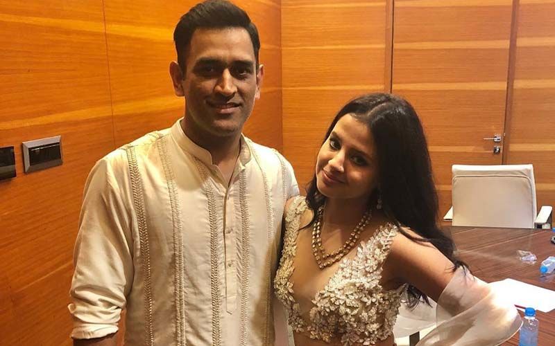 MS Dhoni's Wife Sakshi Dhoni Is Classy And Funky At Once; Check Out Her Pics HERE