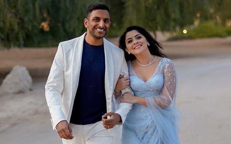 Sonali Kulkarni With Husband