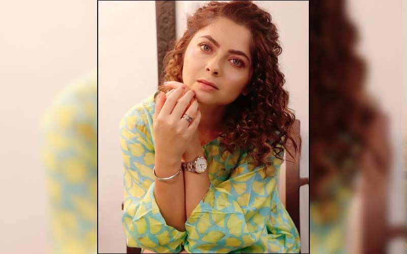 Sonalee Kulkarni Dresses Up As Cinderella In A Princess Gown And Glass Slippers