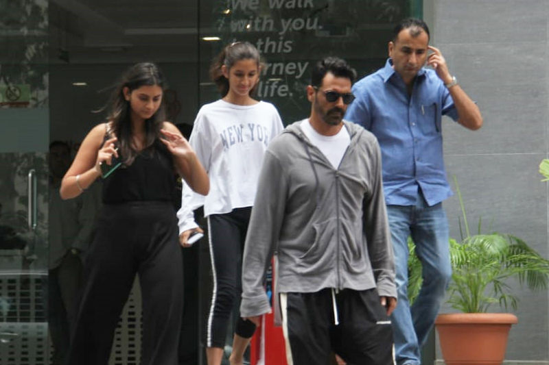 Arjun Rampal And Gabriella Demetriades Blessed With A Baby Boy: New Daddy Spotted Leaving Hinduja Healthcare With His Daughters