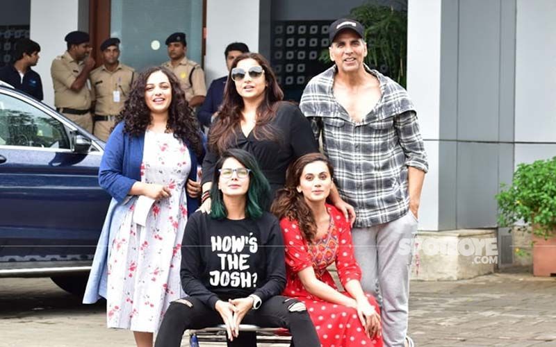 Mission Airport For Akshay Kumar: Actor Poses With Taapsee, Vidya And Kirti As The Girls Find An Unusual Prop - The Luggage Trolley