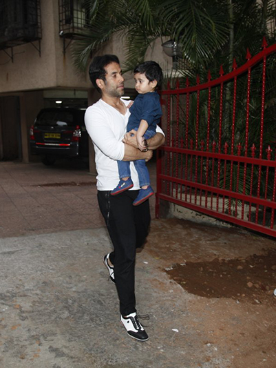tusshar kapoor spotted with son laksshya kapoor