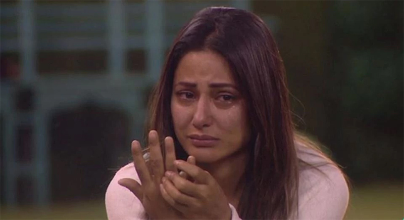 tv actress hina khan crying on bigg boss 11