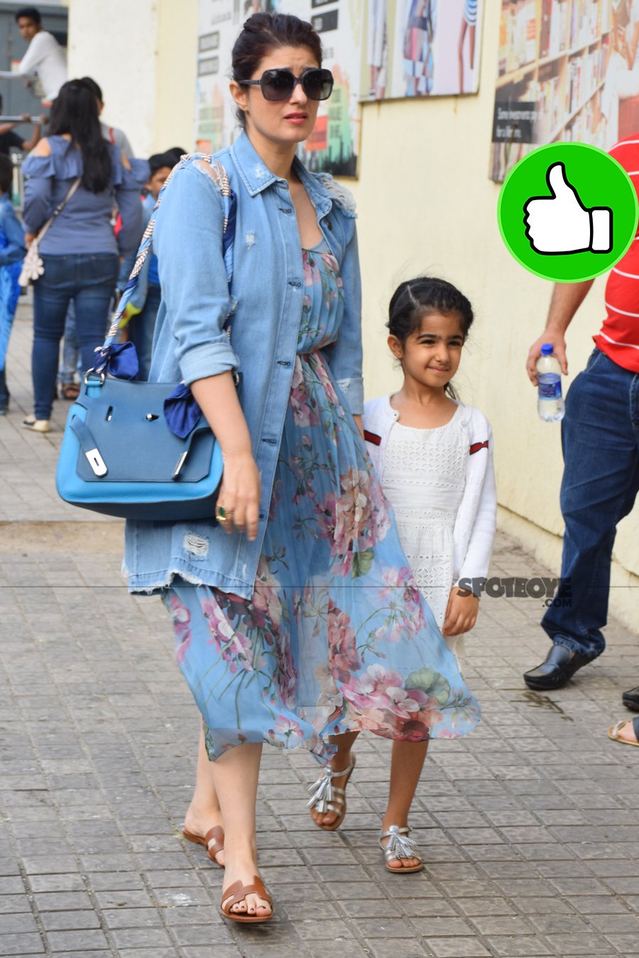 twinkle khanna snapped at pvr