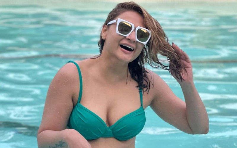 Urvashi Dholakia Flaunts Her Stretch Marks In A Turquoise Bikini, Pens Strong Note On Body Positivity, ‘I Don’t Need No Validation!’