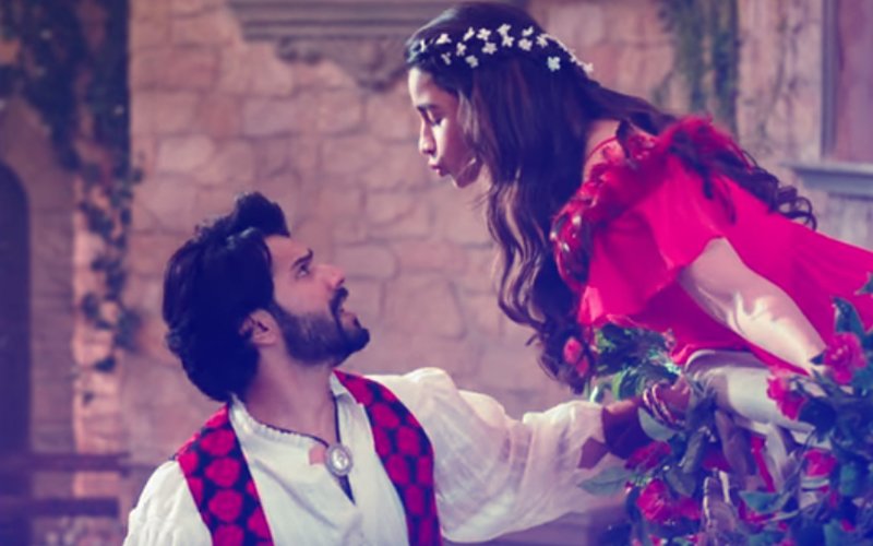 VIDEO: Awww! Varun Dhawan & Alia Bhatt's ROMEO & JULIET Moment
