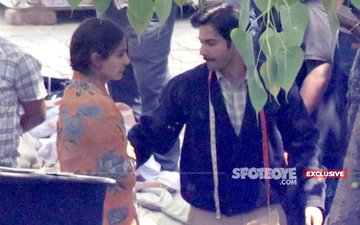 7 Pics Of Varun And Anushka's Masti During Sui Dhaaga Shoot