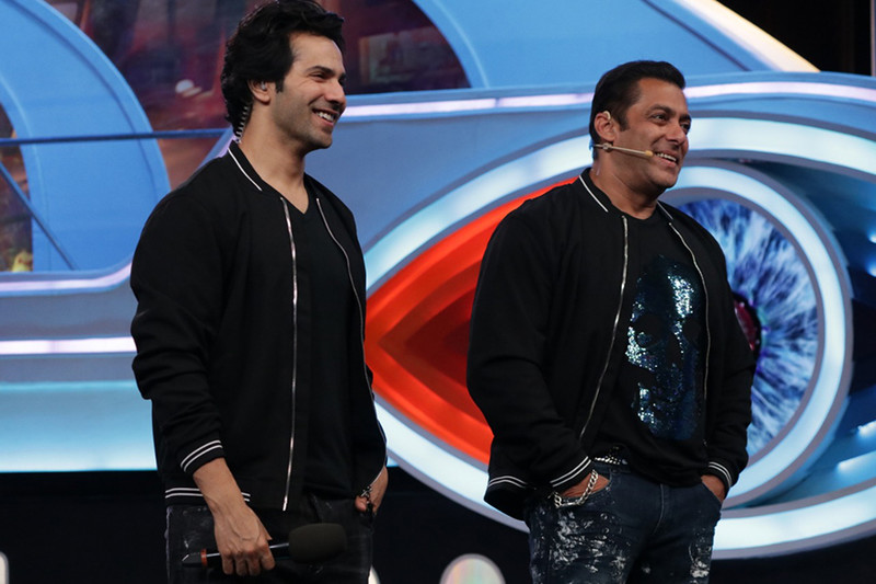 varun dhawan and salman khan on the bb12 stage