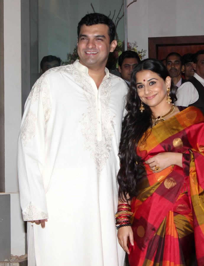 vidya balan with husband siddharth roy kapur at an event