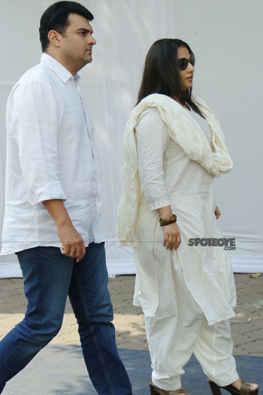 vidya balan with husband siddharth roy kapur at the celebration club juhu