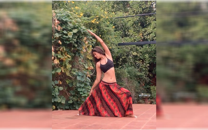 Chak De! India actor Vidya Malavade aces a difficult embryo yoga pose; check out the benefits of embryo pose