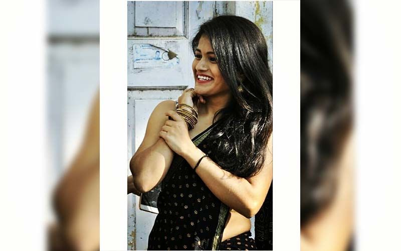 Actress Vidisha Mhaskar Flaunts Her Slutry Look In A Hot Saree Flaunting The Midriff