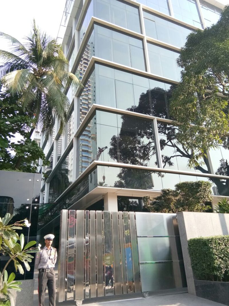 virat anushka house worli entrance