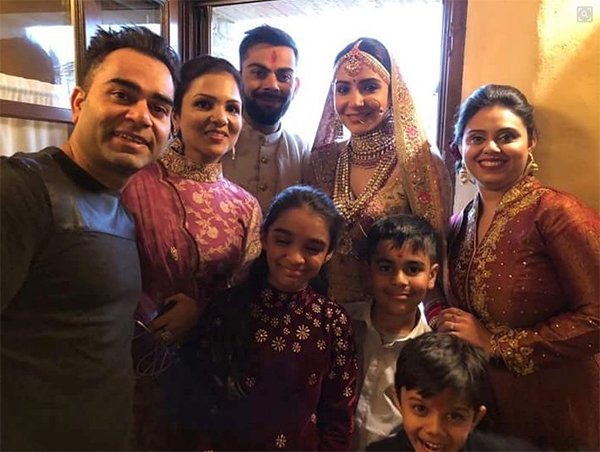virat kohli and anushka sharma pose with their family