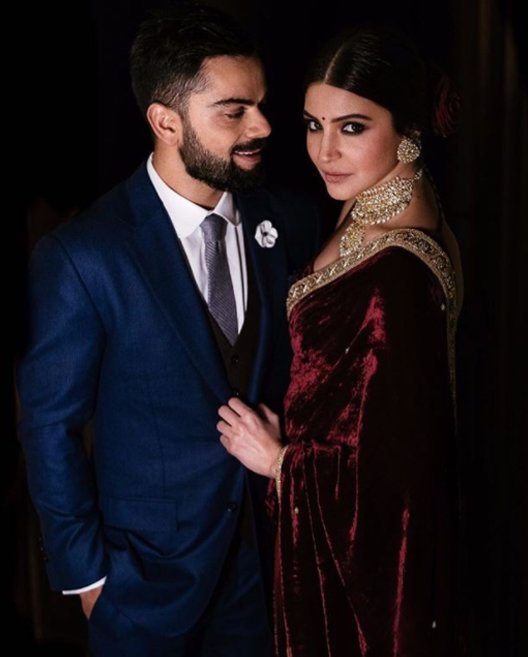 virat kohli and anushka sharma posing