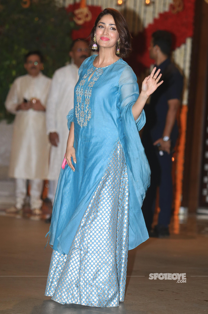 yami gautam snapped at ambani ganesh celebration