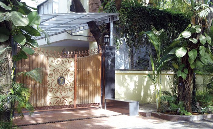 yash chopras bungalow in juhu