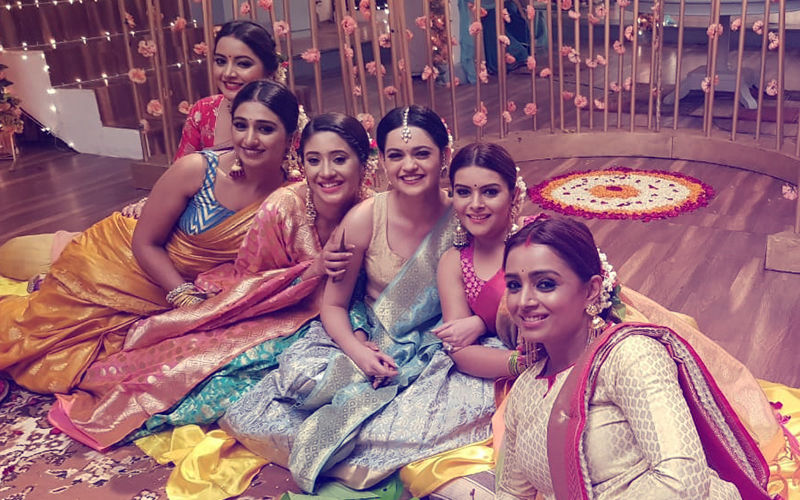 Yeh Rishta Kya Kehlata Hai: Anmol & Mansi's Mehendi Celebration Sees The Cast Dressed In Their Finery