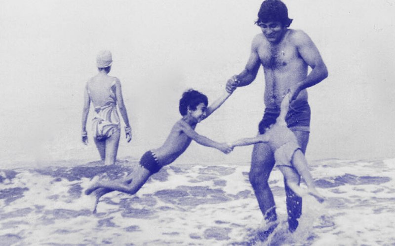 Rahul Khanna Shares Never-Seen-Before Photo Of Vinod Khanna At The Beach