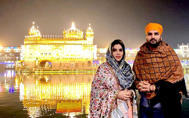 Yuvraj Hans Visit Golden Temple With His Wife, Shares Pics At Instagram